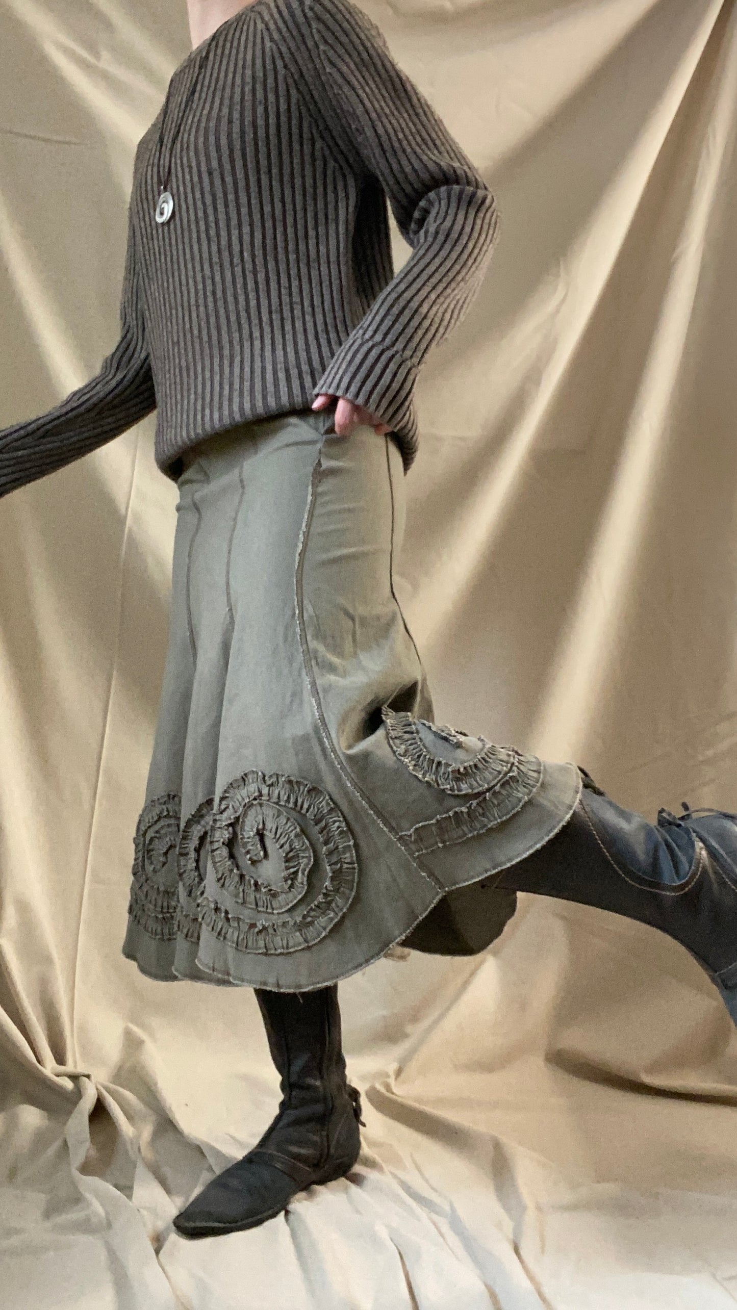 Swirl detail midi skirt