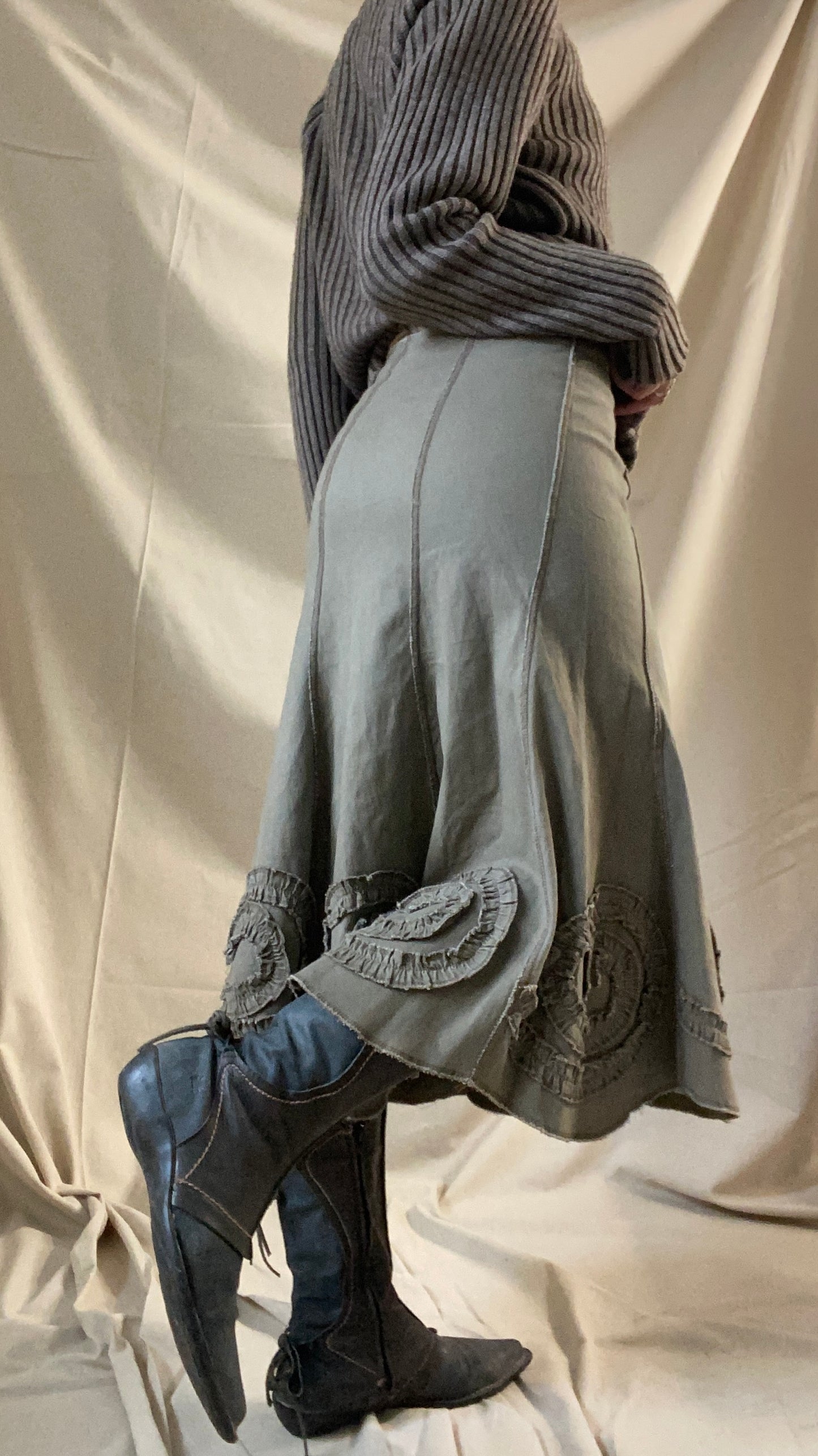 Swirl detail midi skirt