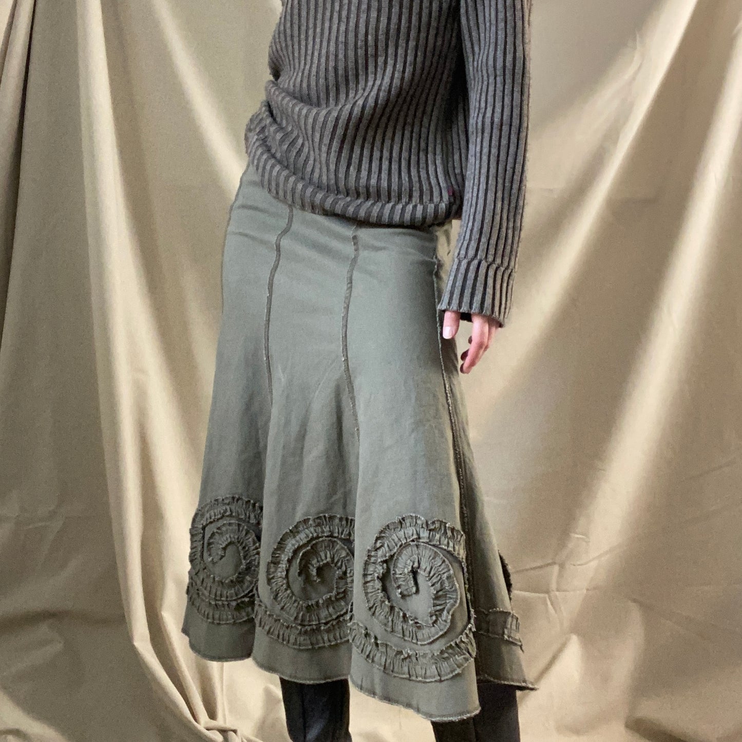Swirl detail midi skirt