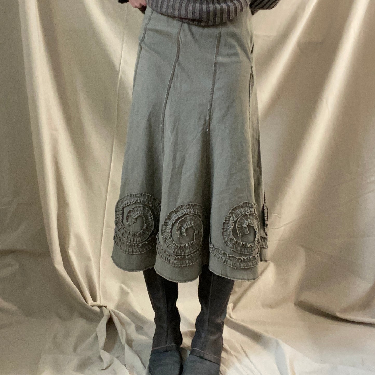 Swirl detail midi skirt