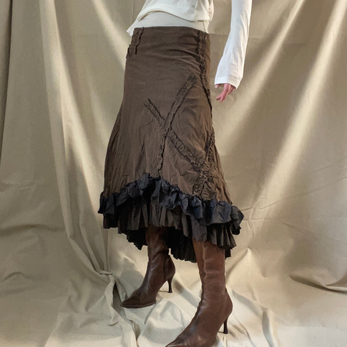 00s frill hem skirt