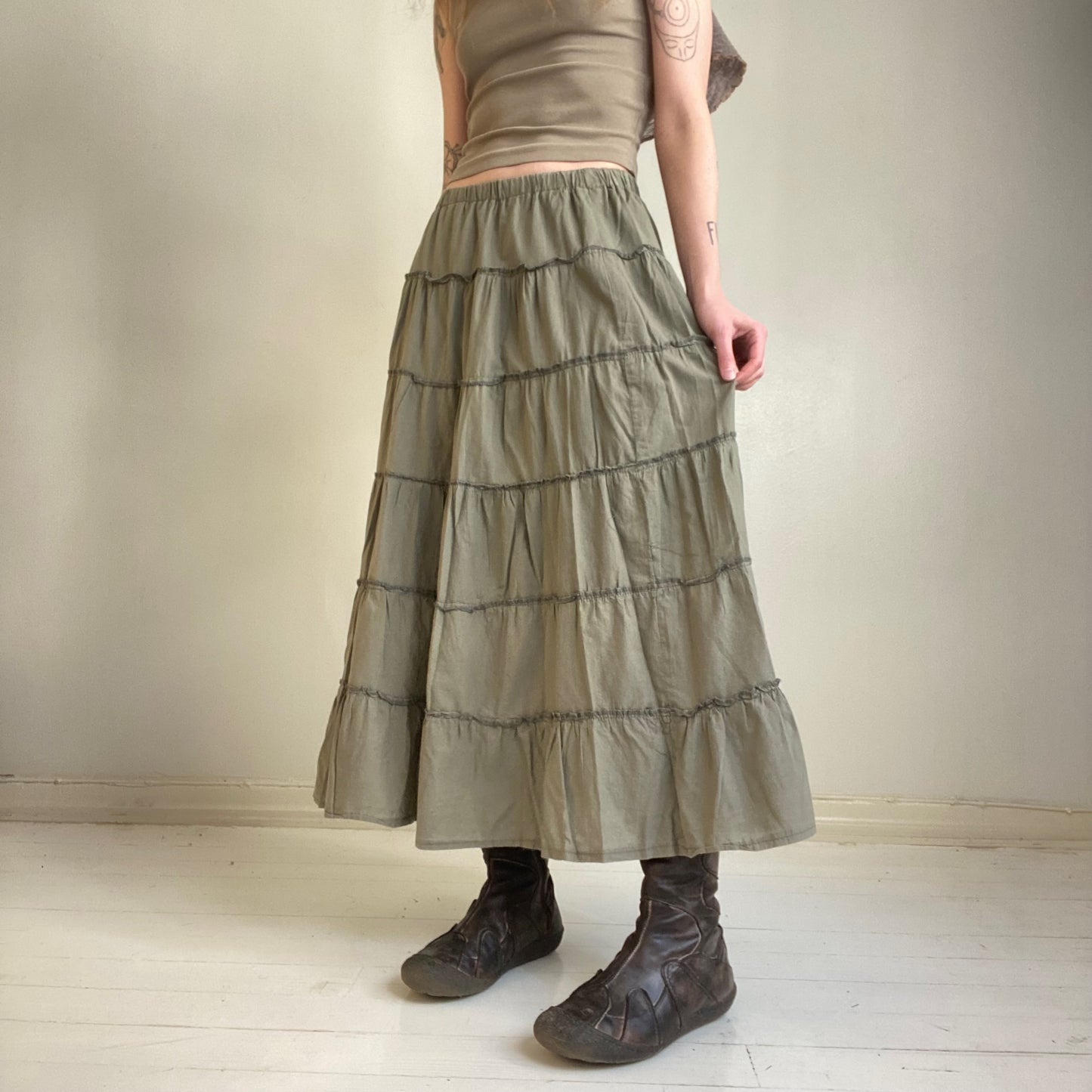 Frill hem skirt