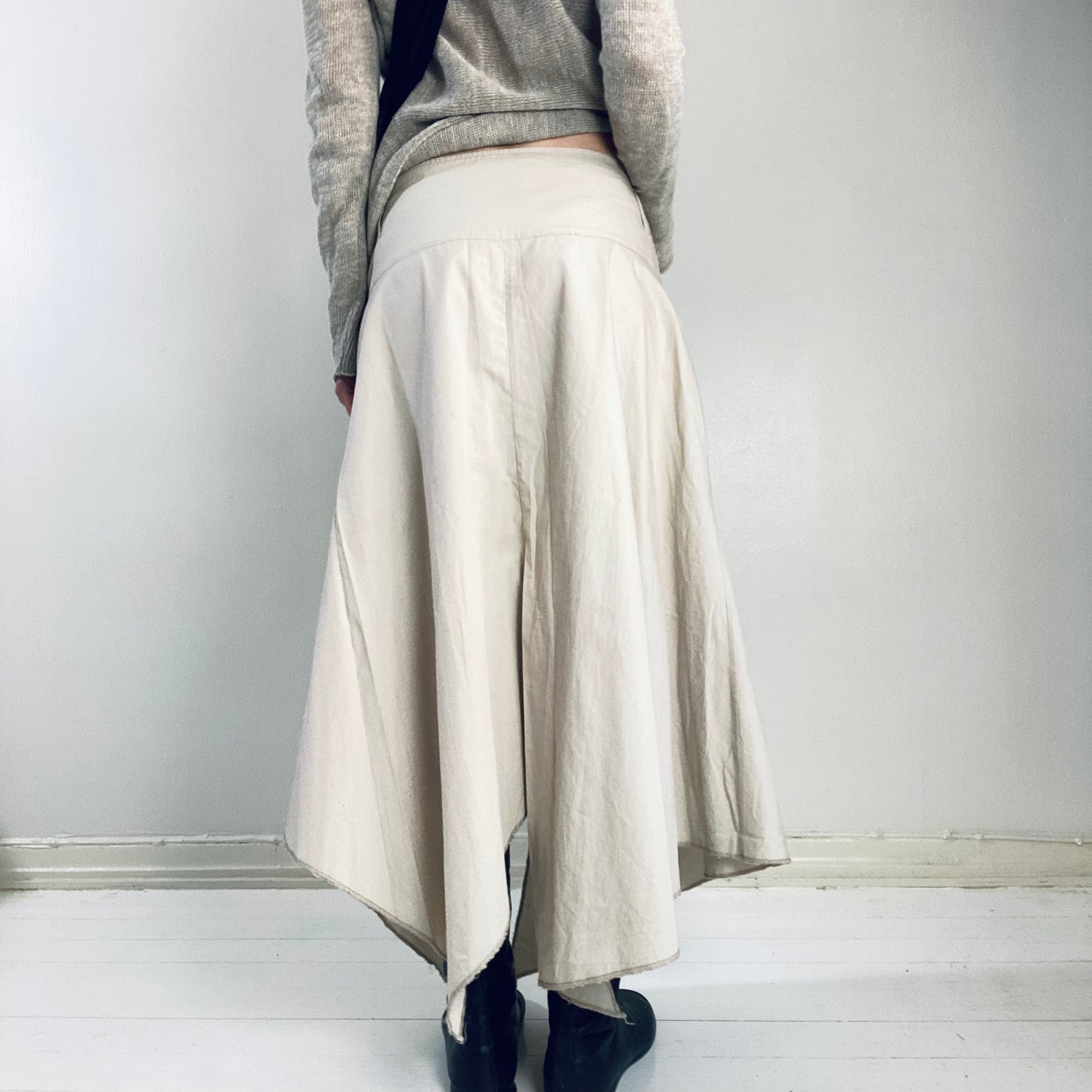 Asymmetrical hem skirt